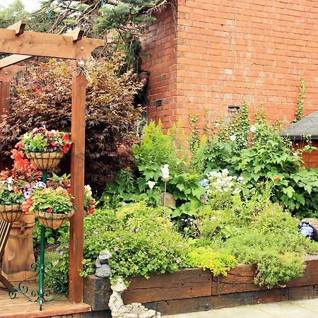 Laurels Bed & Breakfast Oswestry Exterior photo
