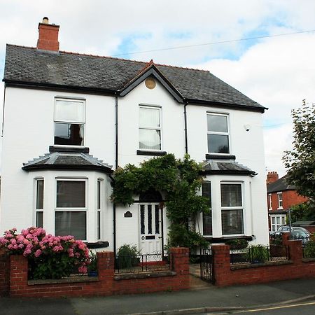 Laurels Bed & Breakfast Oswestry Exterior photo