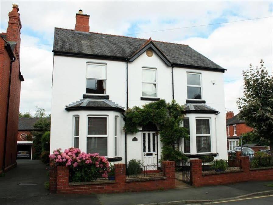 Laurels Bed & Breakfast Oswestry Exterior photo
