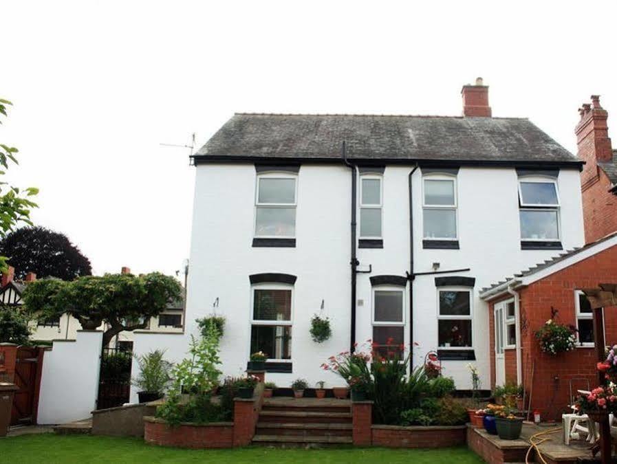 Laurels Bed & Breakfast Oswestry Exterior photo