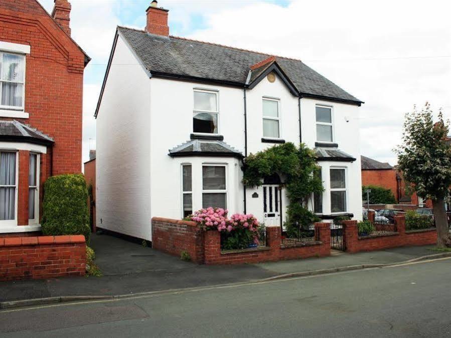 Laurels Bed & Breakfast Oswestry Exterior photo