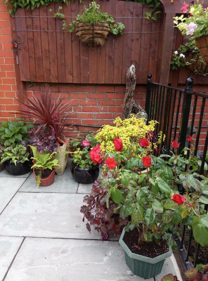 Laurels Bed & Breakfast Oswestry Exterior photo